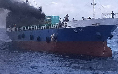 台籍貨輪失火危急棄船 海空聯合救援船員全數獲救