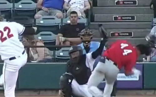 (影)驚悚！李灝宇手感火燙　卻不幸挨頭部觸身球