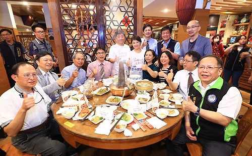 比酸菜白肉鍋還酸！盧秀燕邀陳時中吃鍋 龔明鑫：怎麼只邀他？