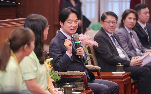 接見青年海外志工服務隊 賴清德期許：做台灣的代言人