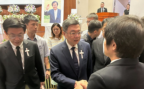 黃偉哲頒贈卓越市民  感念前國代黃昭凱為民主奉獻一生