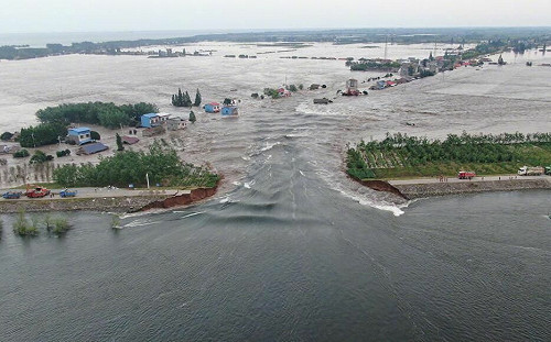 中國洞庭湖潰堤！官方封口無傷亡？苦苓喊：心繫祖國政客藝人 還不快捐款？