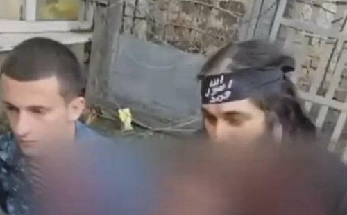 (影) 俄羅斯看守所6嫌犯劫持2獄警 持刀發布劫持影片後被擊斃