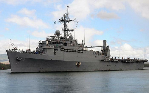 為「環太平洋」暖身？美「勇敢之盾」擊沉演習 1.7萬噸船塢登陸艦當靶