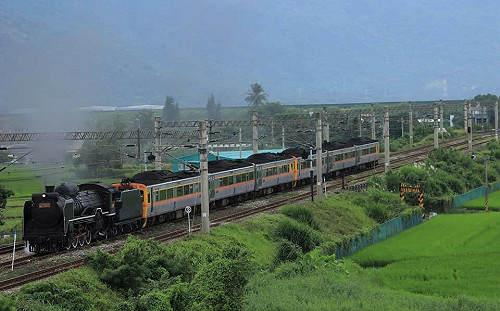 搭蒸氣火車一賭花東美景！「仲夏寶島號」再追加班次  6/21起開搶