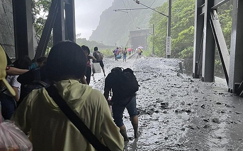 台鐵司機員「急拉煞車救乘客」致自己骨折　黃暐瀚：值得國人同胞跟他說謝謝