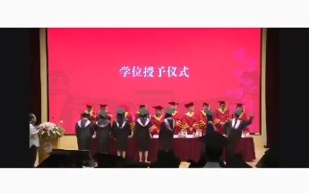 (影) 台生畢典甩復旦院長一巴掌 還發「檄文」比中指? 網友：這2人貢獻不淺！