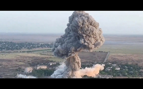 (影) 俄國境內挨重擊！指揮部、彈藥庫都被炸 疑遭 JDAM轟出「蘑菇雲」