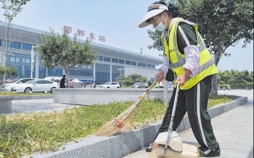 從弱勢族群裏吸血! 8年才發現 中國貪官被爆 冒領環衛工人薪水近 2500萬