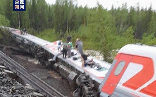 俄羅斯列車驚傳9節車廂脫軌 約70人受傷