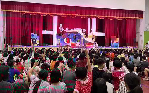 紙風車反毒戲劇列車暑期開跑！高雄市毒防局從校園扎根向毒品說不