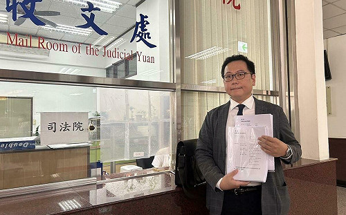 「違憲可不可以一下下就好？」律師洪偉勝接棒父親護台