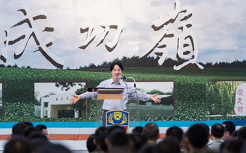 賴清德赴成功嶺視導新兵 談面對極權威脅「不能不做準備」