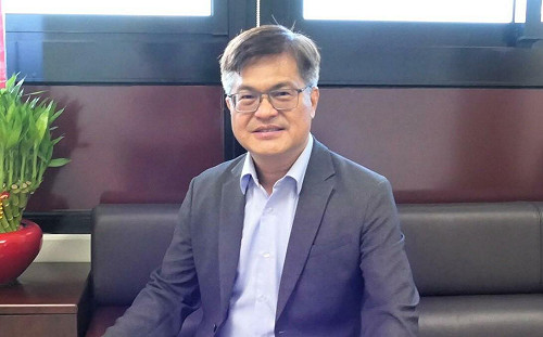 卸任高市教育局長 謝文斌接行政院南服中心第三位副執行長