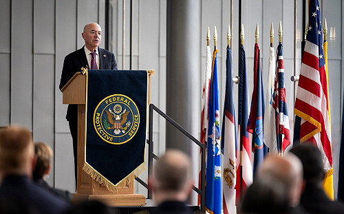 5年來第一次 中國逾百名非法移民被美「整包」遣返