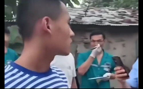 (影) 解放軍不是「趙家人」！ 水兵返鄉遇強徵地 全家遭打傷、退伍軍人聚北京上訪