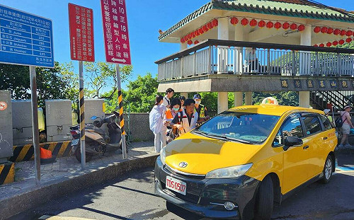 遏止漫天喊價、超收車資 交通局稽查瑞芳、九份計程車