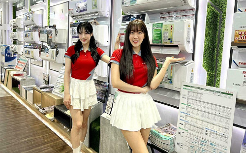 最強外掛應援加持！  安芝儇、朴旻曙高雄化身一日店長