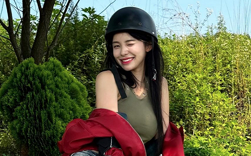 李多慧考重機駕照「冒雨練習」！通過激動大哭：好感動