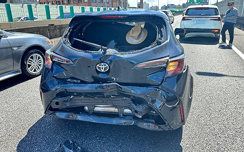 開車跑行程遭遊覽車追撞 顏若芳「手拉傷」嚇壞：要去收驚拜拜
