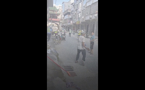 (影) 中國老百姓不忍了！ 城管長期作威作福欺壓民眾 當街被打如過街老鼠