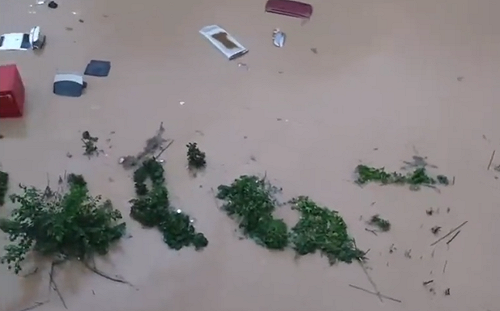 (影) 官方難得公布罹難數! 重慶墊江暴雨6死 水深2公尺 9千人緊急轉移安置