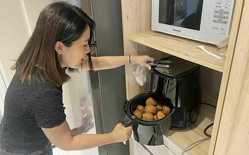 「早餐店女孩」送麥茶、黑糖饅頭諷鄭文燦 黃創夏提大姑夫婦籲「斬節」