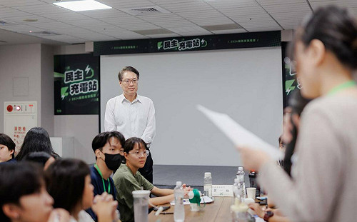 2024國務青旗艦營 林右昌率旗艦卡司與「青鳥世代」對談