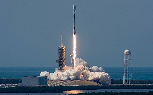SpaceX獵鷹9號7年多來首故障 毀20枚衛星遭停飛