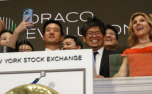 台灣團隊首檔美股ETF 陳士駿與傅冠龍紐約證交所敲鐘