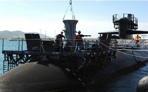 故意曝光? 美軍潛艇在關島裝載遠程導彈 專家：威懾中國山東號別亂來