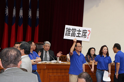 誰是正牌主席？  綠藉批藍藉題發揮不審前瞻