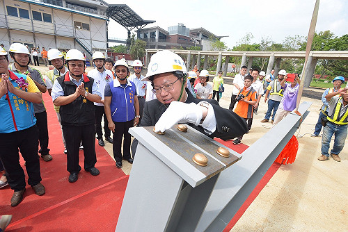 創作「雨夜花」、「望春風」 鄧雨賢紀念館上樑