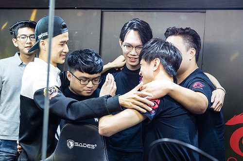 《A.V.A 戰地之王》AEC菁英盃賽 HowL 直落三勇奪總冠軍！