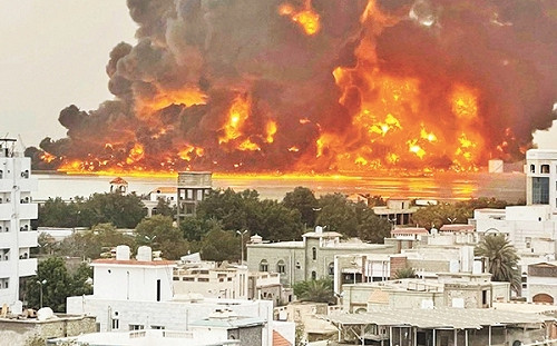 (影) 納坦雅胡親自督戰! 以F-35戰機群轟胡塞港口 報了特拉維夫一箭之仇