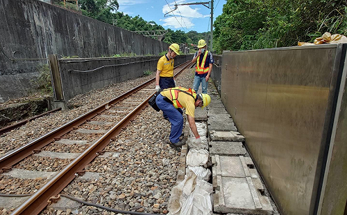 防颱！台鐵加強戒備 增14具監視器 風雨達標將停駛