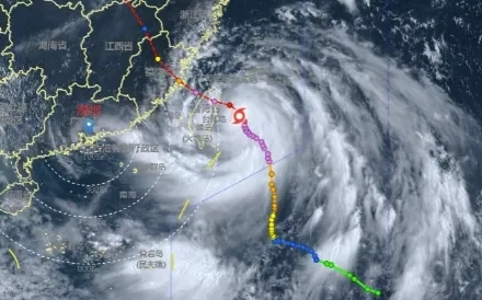 凱米強颱中國也害怕! 估一路掃向華北 福建發預警Ⅱ級、深圳260列車停運