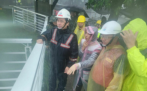 颱風襲高雄！陳其邁第一線坐鎮勘災 柯志恩人在國外