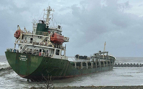 凱米颱風釀8船擱淺漏油！航港局表示：一周內將完成抽油