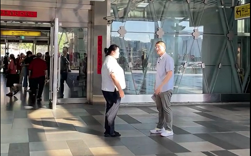 ｢去車站傻站鞠躬弄到被台鐵驅離｣黃暐瀚：謝國樑的幕僚該打屁股了