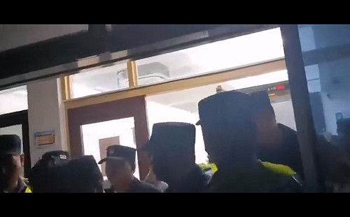 (影) 國際金融中心「遺址」! 港民 : 台灣人好好看看 中國多地維權都遭鎮壓