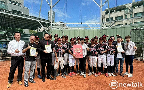 陳亭妃偕陳怡珍、穎艾達利為青少棒隊募資 行前再為選手加油打氣