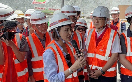 許智傑掛看板！高雄市長初選開打？ 邱議瑩：每個人節奏不同