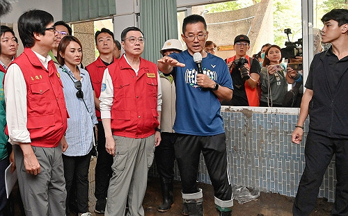 赴高雄偏遠山區視察 卓揆：中央投入經費讓學生如期開學、民眾安心回家