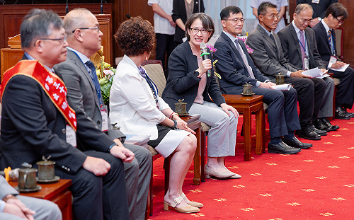 蕭美琴盼與產學合作培養人才 為台灣經濟共同努力