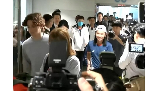 球后戴資穎 麟洋配風光回台！粉絲熱情夾道歡迎