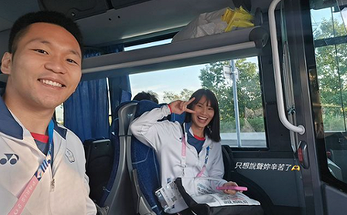 自拍得超級美、好少女 戴資穎：應該是李洋手機很好吧