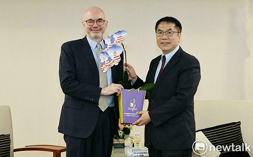 AIT處長谷立言上任後首訪  黃偉哲熱情歡迎老朋友再次駐台