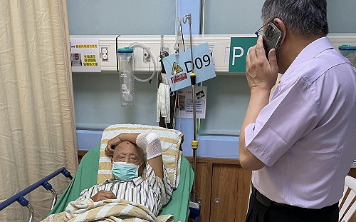 曝柯爸日前摔車 柯文哲：父親節這天 拜託爸爸聽孩子的話