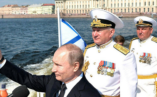 美打消烏暗殺普丁計畫？ 烏媒曝本想趁俄海軍日斬首 俄急電美籲阻止 